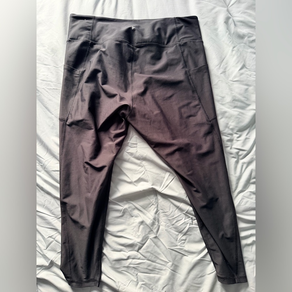 Old Navy Black High-Waisted PowerSoft 7/8 Pocket Leggings - Picture 5 of 8